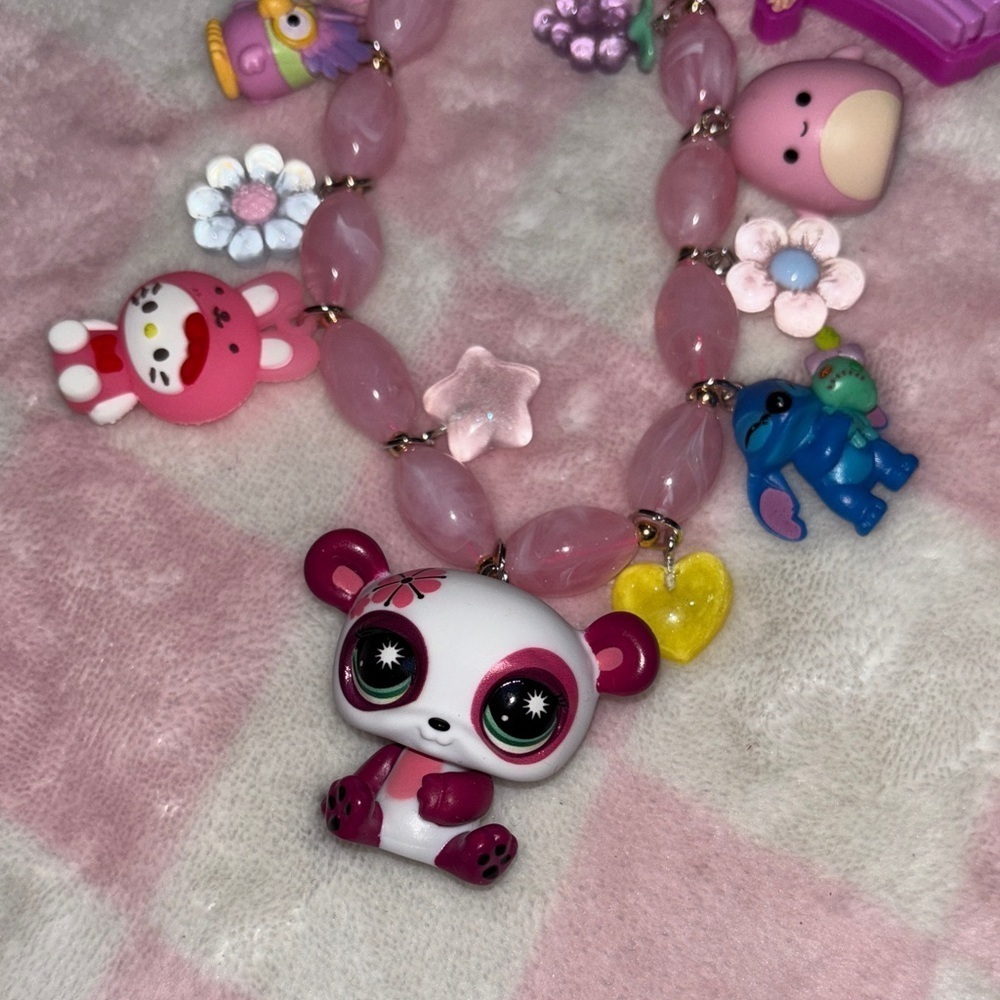 Cutie Clip Beaded Charm Keychain with LPS, Hello Kitty, Stitch & More - Picture 3 of 7